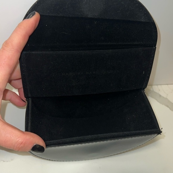 Marc by Marc Jacobs Black Large Sunglasses Case - Picture 8 of 9